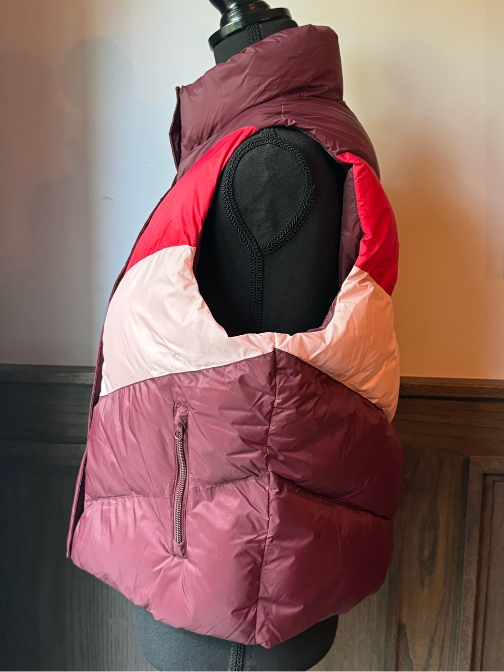 Old Navy Colorblock Puffer Vest in Maroon & Pink medium NWT - Picture 3 of 8